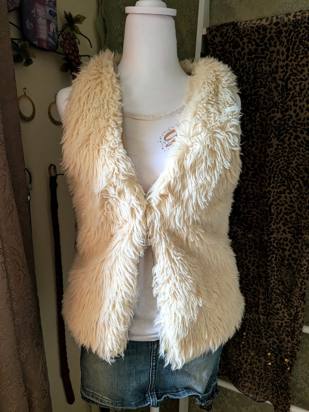Y2K Cream Fur Vest